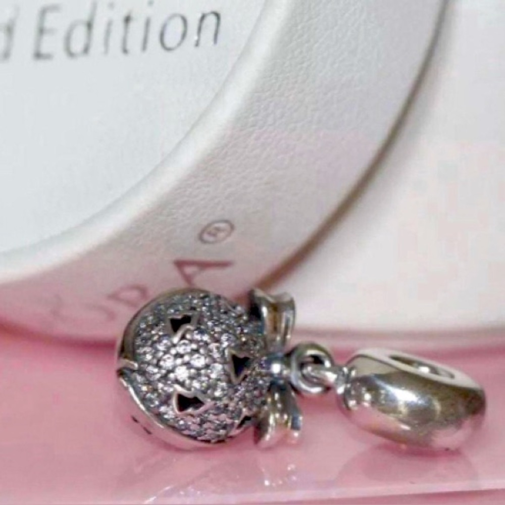 Pandora Christmas Ornament 2014 Release Limited Edition Mint Authentic